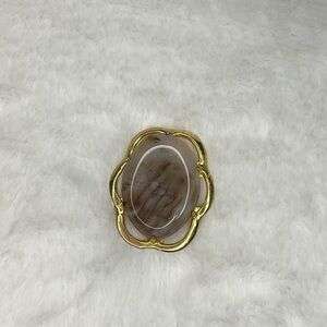 Vintage Unsigned Agate Oval Stone Gold-tone Prong Set Brooch
